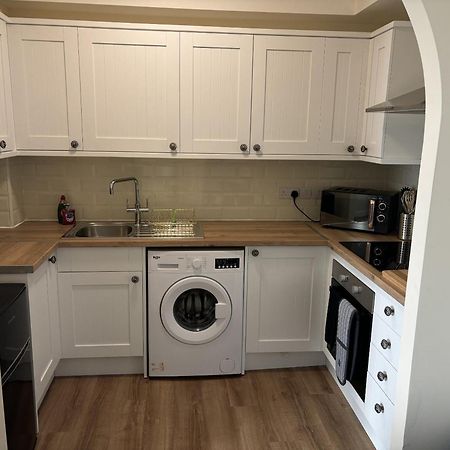 Central - 1 Bed, Cosy Retreat Суиндон Экстерьер фото